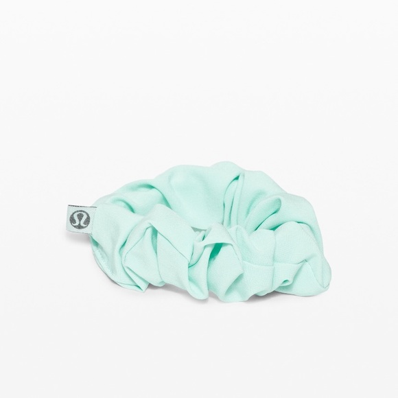 lululemon athletica Accessories - Lululemon Uplifting Scrunchie